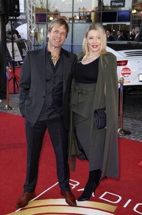 Steve Norman (Spandau Ballet) mit Freundin Sabrina bei der Verleihung des 20. Radio Regenbogen Award im Europa-Park Confertainment Center. Rust, 07.04.2017 Foto:xS.xGabschx xFuturexImage