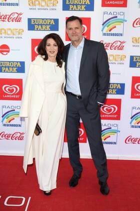 Iris Berben mit Freund Heiko Kiesow Radio Regenbogen Award 2017 EuropaPark Rust Freizeitpark Dome Rust 07. April 2017
