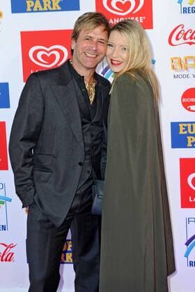 RADIO REGENBOGEN AWARD 2017. Steve Norman ( Spandau Ballet ) und Sabrina Winter anläßlich der Verleihung des Medienpreises aus Baden-Württemberg Radio Regenbogen Award am 07.04.2017 im Europapark Rust.