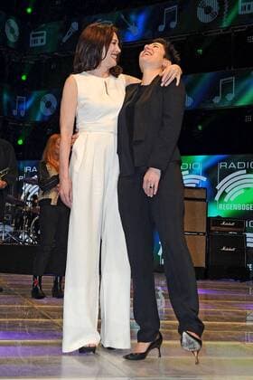 RADIO REGENBOGEN AWARD 2017. Iris Berben und Dunja Hayali anläßlich der Verleihung des Medienpreises aus Baden-Württemberg Radio Regenbogen Award am 07.04.2017 im Europapark Rust.
