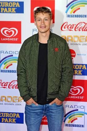 RADIO REGENBOGEN AWARD 2017. Tim Bendzko anläßlich der Verleihung des Medienpreises aus Baden-Württemberg Radio Regenbogen Award am 07.04.2017 im Europapark Rust.