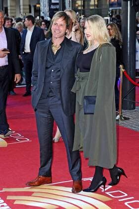 RADIO REGENBOGEN AWARD 2017. Steve Norman ( Spandau Ballet ) und Sabrina Winter anläßlich der Verleihung des Medienpreises aus Baden-Württemberg Radio Regenbogen Award am 07.04.2017 im Europapark Rust.