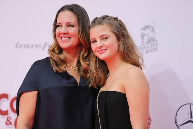 Berlin: World premiere of the film Conni & Co2 Dana Schweiger and Actress Emma Schweiger on the red carpet to the world premiere of the Kinofilms Conni & Co 2 - The secret of the T-Rex in Berlin in the Sony centre on the Potsdam place in Berlin.  SimonexKuhlmey