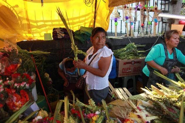 April 9, 2017 - Mexico City, Mexico - Roman Catholic devotes During Palm Sunday. Palm fronds are waved to be blessed by a priest to commemorate Palm Sunday which marks the beginning of Holy Week Sunday, April 9, 2017 at the San Lucas church Iztapalapa, Mexico. For Christians, Palm Sunday marks Jesus Christ s entrance into Jerusalem when his followers laid palm branches in his path, prior to his crucifixion. Mexico City Mexico  - ZUMAn230 20170409_zaa_n230_310 Copyright: xEmilioxEspejelx