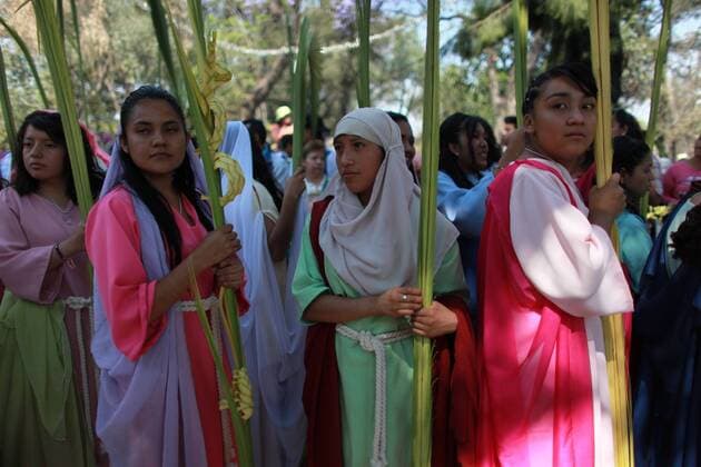 April 9, 2017 - Mexico City, Mexico - Roman Catholic devotes During Palm Sunday. Palm fronds are waved to be blessed by a priest to commemorate Palm Sunday which marks the beginning of Holy Week Sunday, April 9, 2017 at the San Lucas church Iztapalapa, Mexico. For Christians, Palm Sunday marks Jesus Christ s entrance into Jerusalem when his followers laid palm branches in his path, prior to his crucifixion. Mexico City Mexico  - ZUMAn230 20170409_zaa_n230_295 Copyright: xEmilioxEspejelx