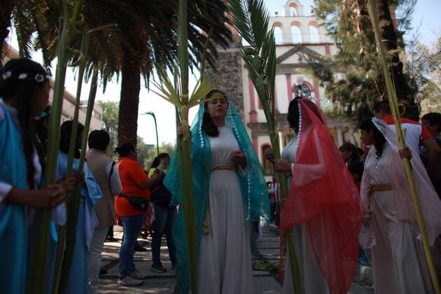 April 9, 2017 - Mexico City, Mexico - Roman Catholic devotes During Palm Sunday. Palm fronds are waved to be blessed by a priest to commemorate Palm Sunday which marks the beginning of Holy Week Sunday, April 9, 2017 at the San Lucas church Iztapalapa, Mexico. For Christians, Palm Sunday marks Jesus Christ s entrance into Jerusalem when his followers laid palm branches in his path, prior to his crucifixion. Mexico City Mexico  - ZUMAn230 20170409_zaa_n230_293 Copyright: xEmilioxEspejelx