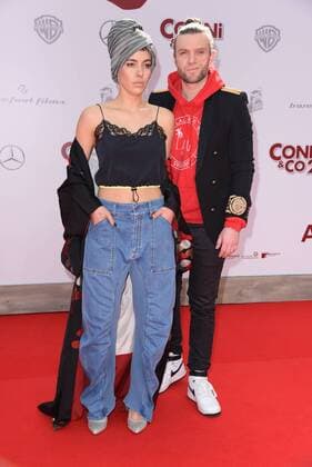 Alina Süggeler, Andi Weizel (Frida Gold) bei der Weltpremiere des Kinofilms Conni & Co 2 im CineStar IMAX im Sony Center in Berlin am 09.04.2017