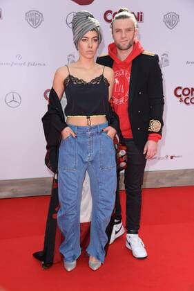Alina Süggeler, Andi Weizel (Frida Gold) bei der Weltpremiere des Kinofilms Conni & Co 2 im CineStar IMAX im Sony Center in Berlin am 09.04.2017