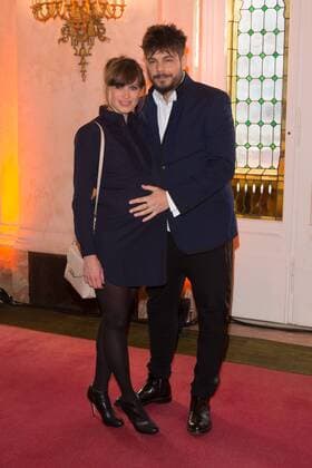 Nevio Passaro mit Freundin Verena (schwanger) - Premiere Der Gloeckner von Notre Dame im Theater des Westens Berlin am 09.04.2017. Premiere Der Gloeckner von Notre Dame