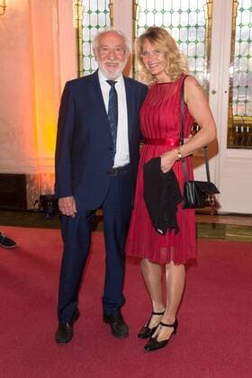 Dieter Hallervorden mit Freundin Christiane Zander - Premiere Der Gloeckner von Notre Dame im Theater des Westens Berlin am 09.04.2017. Premiere Der Gloeckner von Notre Dame