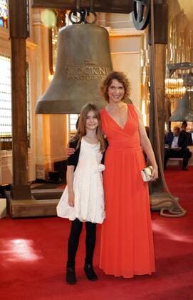 Heike Kloss mit Tochter Olivia bei der Premiere -Der Gloeckner von Notre Dame im Theater des Westens in Berlin.