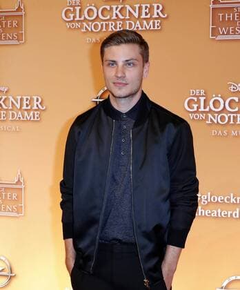 Jannik Schuemann bei der Premiere -Der Gloeckner von Notre Dame im Theater des Westens in Berlin.