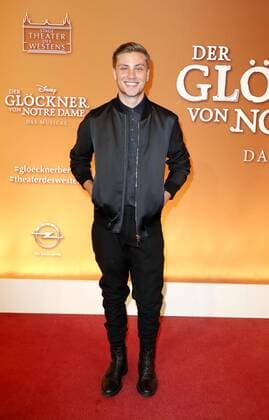 Jannik Schuemann bei der Premiere -Der Gloeckner von Notre Dame im Theater des Westens in Berlin.