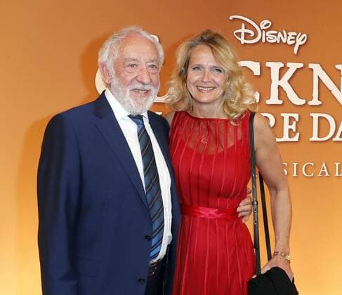 Dieter Hallervorden und Freundin Christiane Zander bei der Premiere -Der Gloeckner von Notre Dame im Theater des Westens in Berlin.