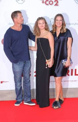 Til Schweiger, Tochter Emma und Dana Schweiger bei der Filmpremiere - Conni & Co 2 - Das Geheimnis des T-Rex - im SonyCenter, Potsdamer Platz, Berlin Copyright imago stock&people GmbH Tinkeres Datum: 09.04.2017 Filmpremiere - Conni & Co 2 -