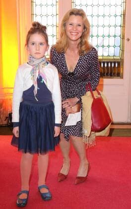 Leslie Malton (mit einem Kind) bei der Premiere zu dem Musical nach dem Disney-Film - Der Gloeckner von Notre Dame - im Theater des Westens, Kantstrasse, Berlin Copyright imago stock&people GmbH Tinkeres Datum: 09.04.2017 Musical Der Gloeckner von Notre Dame