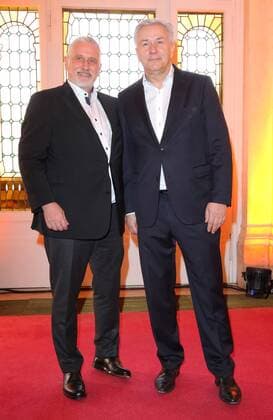 Joern Kubicki und Klaus Wowereit (SPD) bei der Premiere zu dem Musical nach dem Disney-Film - Der Gloeckner von Notre Dame - im Theater des Westens, Kantstrasse, Berlin Copyright imago stock&people GmbH Tinkeres Datum: 09.04.2017 Musical Der Gloeckner von Notre Dame