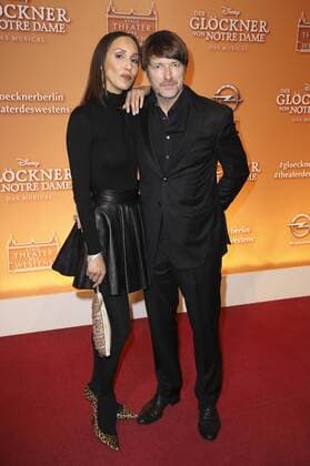 Bruno Eyron mit Freundin Friederike Dirscherl bei der Premiere des Disney Musicals Der Glöckner von Notre Dame im Stage Theater des Westens. Berlin, 19.02.2017 Foto:xS.xGabschx xFuturexImage