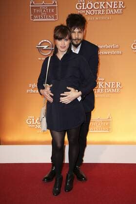 Nevio Passaro mit Freundin Verena Haber bei der Premiere des Disney Musicals Der Glöckner von Notre Dame im Stage Theater des Westens. Berlin, 19.02.2017 Foto:xS.xGabschx xFuturexImage