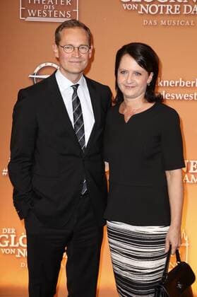 Michael Müller mit Ehefrau Claudia bei der Premiere des Disney Musicals Der Glöckner von Notre Dame im Stage Theater des Westens. Berlin, 19.02.2017 Foto:xS.xGabschx xFuturexImage
