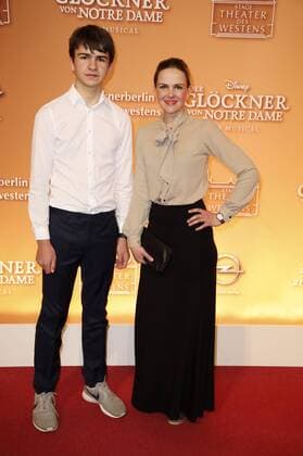 Denise Zich mit Sohn Julius Romeo Andreas bei der Premiere des Disney Musicals Der Glöckner von Notre Dame im Stage Theater des Westens. Berlin, 19.02.2017 Foto:xS.xGabschx xFuturexImage