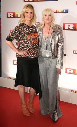 Gaby Köster und Anna Schudt bei der Premiere vom RTL Film Ein Schnupfen hätte auch gereicht (Ausstrahlung am 14.04.2017 um 20.15 Uhr bei RTL) am 11.04.2017 in Köln Ein Schnupfen haette auch gereicht (RTL) Premiere in Koeln, 2017 