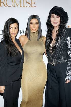 Kourtney Kardashian, Kim Kardashian und Cher bei der The Promise Film Premiere am 12.04.2017 in Hollywood, Los Angeles The Promise Filmpremiere in Los Angeles, 2017 