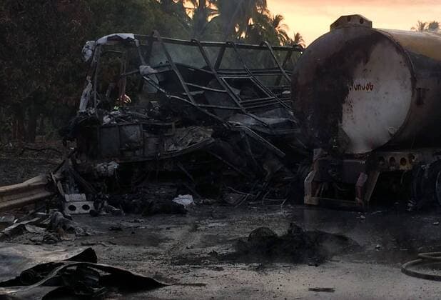 (170413) -- GUERRERO (MEXICO), April 13, 2017 -- Image taken by a mobile device shows debris at the site where a head-on collision between a gas tanker truck and a passenger bus occurred on a highway in Mexico s southern state of Guerrero, on April 13, 2017. The death toll from a head-on collision between a gas tanker truck and a passenger bus in south Mexico on Thursday climbed to 24, officials told Xinhua. ) BEST QUALITY AVAILABLE MEXICO-GUERRERO-COLLISION Str 