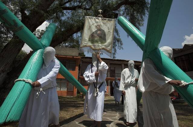 April 13, 2017 - Temascancingo, Estado De Mexico, MEXICO - With more than 100 years of tradition, the Brotherhood of Cruciferos, founded in 1902 enact the traditional walk on the streets in the municipality of Temascalcingo, Estado de Mexico on Thursday, April 13, 2017. More than 150 men of all ages carry the cross as penance, petition or for blessings received during Eastern weekend. ANTONIO NAVA PI Temascancingo MEXICO - ZUMAp124 20170413_zaa_p124_003 Copyright: xAntonoxNavax