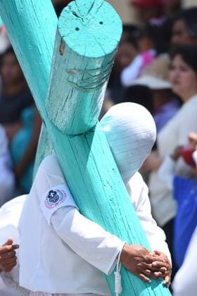 April 14, 2017 - Mexico City, Mexico - Penitents are seen Lifting a wooden cross during Cruciferos religious procession on Good Friday as part of Mexican Holy Week celebrations on April 14, 2017 in Temascalcingo, Mexico Mexico City Mexico  - ZUMAn230 20170414_zaa_n230_311 Copyright: xCarlosxTischlerx