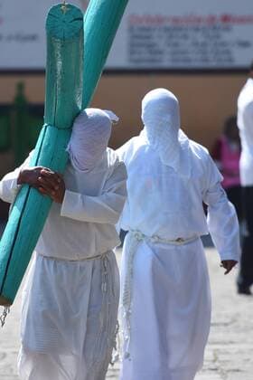 April 14, 2017 - Mexico City, Mexico - Penitents are seen Lifting a wooden cross during Cruciferos religious procession on Good Friday as part of Mexican Holy Week celebrations on April 14, 2017 in Temascalcingo, Mexico Mexico City Mexico  - ZUMAn230 20170414_zaa_n230_316 Copyright: xCarlosxTischlerx