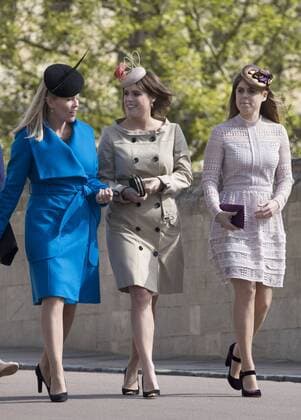 . 16 04 2017. London, United Kingdom. Autumn Phillips, Princess Eugenie and Princess Beatrice arriving for the Easter Sunday church service at Windsor Castle, United Kingdom.  xStephenxLockx xi-Imagesx IIM-14899-0025