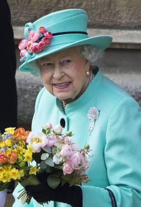 Entertainment Bilder der Woche Themen der Woche Bilder des Tages . 16 04 2017. London, United Kingdom. The Queen leaving the Easter Sunday church service at Windsor Castle, United Kingdom.  xStephenxLockx xi-Imagesx IIM-14899-0029