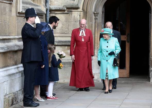 . 16 04 2017. London, United Kingdom. The Queen leaving the Easter Sunday church service at Windsor Castle, United Kingdom.  xCPNAxPOOLxx xi-Imagesx IIM-14899-0070
