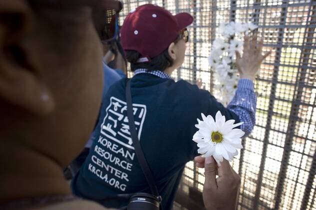 Members of a group called the Caravan Against Fear, place flowers in the U.S.-Mexico border wall during a visit to Friendship Park on April 16, 2017, in San Diego, California, USA. The caravan of about 60 people, which was calling attention to immigrant rights issues, began six days ago in Sacramento, California, and visited the border where families visit through the border fence. CARAVANA TOURS BORDER BETWEEN US AND MEXICO TO CALL ATTENTION ON IMMIGRANT RIGHTS !ACHTUNG: NUR REDAKTIONELLE NUTZUNG!  Copyright: xDavidxMaungx SAN01 20170417-636279898781112383