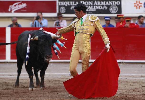 Bullfighter Ignacio Garibay performs with his bull Camilo with 507 kg. during the first corrida of the San Marcos National Fair 2017 in Aguas Calientes, Mexico, 16 April 2017. San Marcos National Fair 2017 !ACHTUNG: NUR REDAKTIONELLE NUTZUNG!  Copyright: xMarioxGuzmánx AGU39 20170417-636280039907098755