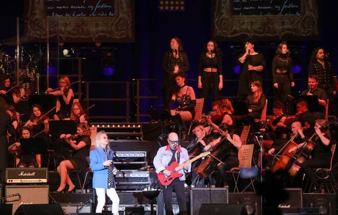 Deutschland, Bamberg, Brose Arena, 17.04.2017, Rock meets Classic 2017 Bild: v. lk. Bob Catley & Tony Clarkin (Magnum) Copyright: HMBxMedia xHeikoxBecker