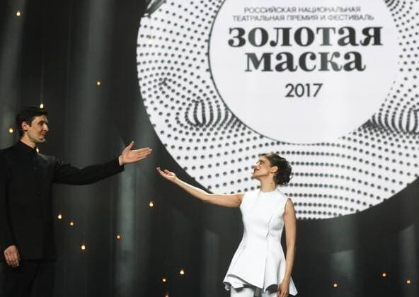 MOSCOW, RUSSIA - APRIL 19, 2017: Russian actors Sergei Yepishev (L) and Anna Chipovskaya, hosts of the ceremony, seen during the 2017 Golden Mask award ceremony at the Stanislavsky and Nemirovich-Danchenko Moscow Music Theatre. Valery Sharifulin TASS  TS048DCB