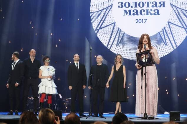 MOSCOW, RUSSIA - APRIL 19, 2017: Actors of the Krasnoyarsk TYuZ theatre accept an award for Operetta Musical Best Production for The Drayman and the King at the 2017 Golden Mask award ceremony at the Stanislavsky and Nemirovich-Danchenko Moscow Music Theatre. Valery Sharifulin TASS  TS048DCE