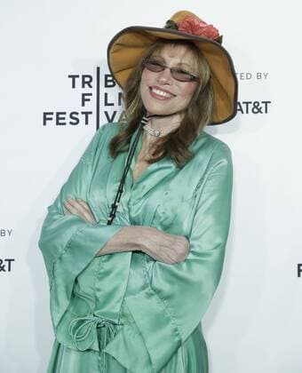 Bilder des Tages Carly Simon arrives on the red carpet at the Clive Davis: The Soundtrack Of Our Lives Premiere at Radio City Music Hall on April 19, 2017 in New York City.  NYP20170419174 JOHNxANGELILLO