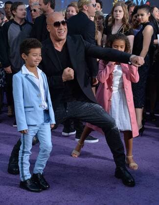 Bilder des Tages Cast member Vin Diesel and his son Vincent Sinclair (L) and daughter Hania Riley Sinclair attend the premiere of the sci-fi motion picture Guardians of the Galaxy Vol. 2 at the Dolby Theatre in the Hollywood section of Los Angeles on April 19, 2017. Storyline: Set to the backdrop of Awesome Mixtape 2, Guardians continues the team s adventures as they unravel the mystery of Peter Quill s true parentage.  LAP2017041915 JIMxRUYMEN
