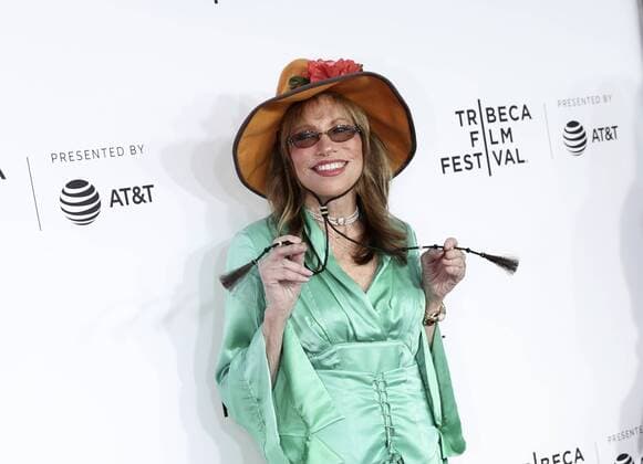 (170420) -- NEW YORK, April 20, 2017 -- Singer Carly Simon attends the opening night of the 2017 Tribeca Film Festival and the world premiere of Clive Davis: The Soundtrack of Our Lives in New York, the United States, April 19, 2017. The 16th annual Tribeca Film Festival opened here Wednesday night, bringing a trove of films, TV events, virtual reality installations and music pieces to New York. ) (djj) U.S.-NEW YORK-TRIBECA FILM FESTIVAL-OPEN WangxYing 