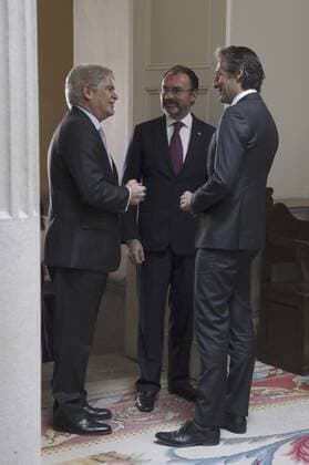 Spanish Foreign Minister, Alfonso Dastis (L), and his Mexican counterpart, Luis Videgaray (C), chat with Spanish Minister of Public Works, Inigo de la Serna (R), before the start of the 12th meeting of the Spain-Mexico Binational Commission held in Madrid, Spain, on 20 April 2017. Mexican Foreign Minister visits !ACHTUNG: NUR REDAKTIONELLE NUTZUNG!  Copyright: xFernandoxAlvaradox 20170420-636282958313136422