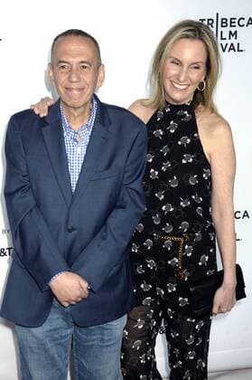 Gilbert Gottfried und Dara Kravitz bei der Weltpremiere von Clive Davis: The Soundtrack of Our Lives zur Eröffnung des Tribeca Film Festival 2017 in der Radio City Music Hall. New York, 19.04.2017 Foto:xD.xVanxTinex xFuturexImage