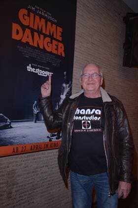 Eduard Meyer (Toningenieur Hansa Studios fuer David Bowie und Iggy Pop) Ankunft Iggy POPs Birthday Bash zum Konzert Kinofilm GIMME DANGER im KIno International in Berlin am 20.04.2017