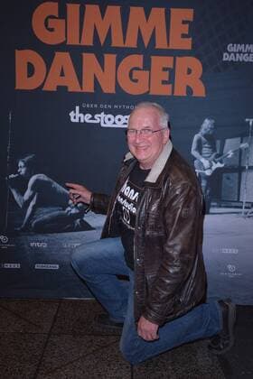 Eduard Meyer (Toningenieur Hansa Studios fuer David Bowie und Iggy Pop) Ankunft Iggy POPs Birthday Bash zum Konzert Kinofilm GIMME DANGER im KIno International in Berlin am 20.04.2017