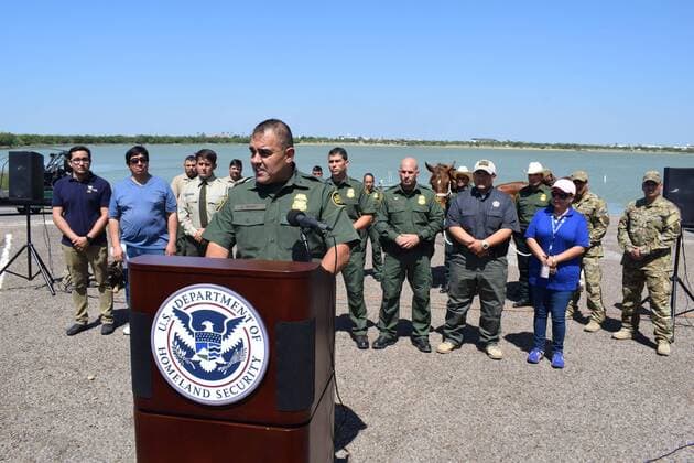 Chief of the Action Division of the Laredo Sector Jaime Fierro adresses the media during a drill in Laredo, Texas, United States, 20 April 2017. The etreme temperatures and orientation problems are the big dangers faced by thousands of people who illegally cross the border with Mexico each year. EXTREME TEMPERATURES AND DISORIENTATION: THE DANGERS OF THE BORDER WITH MEXICO !ACHTUNG: NUR REDAKTIONELLE NUTZUNG!  Copyright: xALEXxSEGURAx TEX001 20170421-636283314190068963