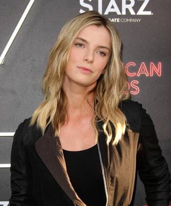 April 20, 2017 - Los Angeles, CA, United States - 20 April 2017 - Los Angeles, California - Betty Gilpin. American Gods Los Angeles Premiere held at The Cinerama Dome Theatre. Photo Credit: AdMedia Los Angeles United States - ZUMAa123 20170420_zaa_a123_117 Copyright: xAdmediax