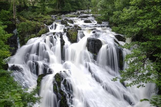 Swallow Falls waterfall on the Afon Llugwy in summer near Betws y Coed. Copyright: xAlanxNovelli LOOPxIMAGESx ANI0851521