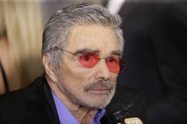 Burt Reynolds arrives on the red carpet at the Dog Years Premiere during 2017 Tribeca Film Festival at Cinepolis Chelsea on April 22, 2017 in New York City.  NYP20170422113 JOHNxANGELILLO